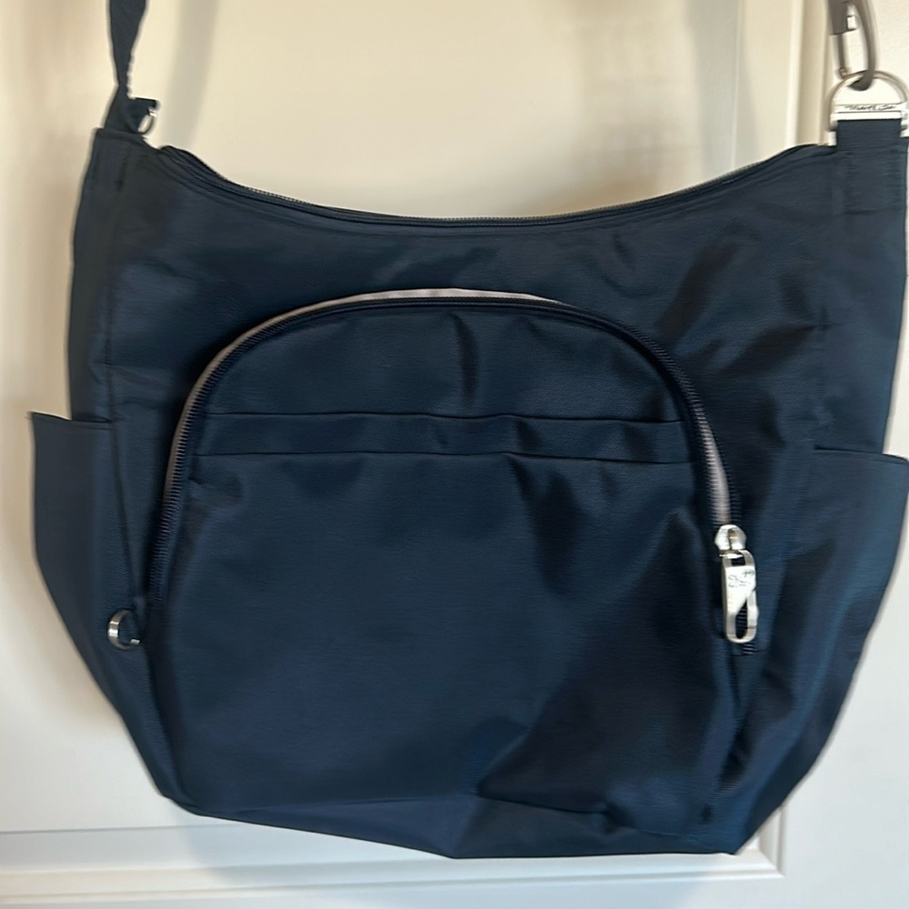 Travelon, Midnight color, Anti-theft, bucket bag. 10” L x 11” W x 3” D